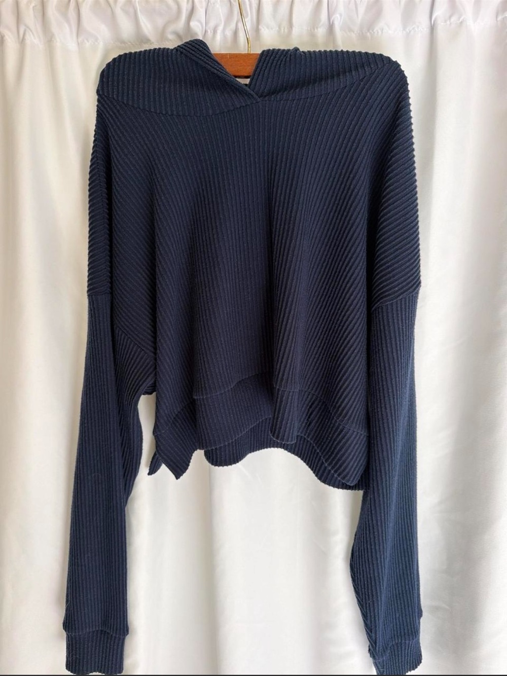 ALO Yoga Ribbed Cropped Hoodie in Navy Blue